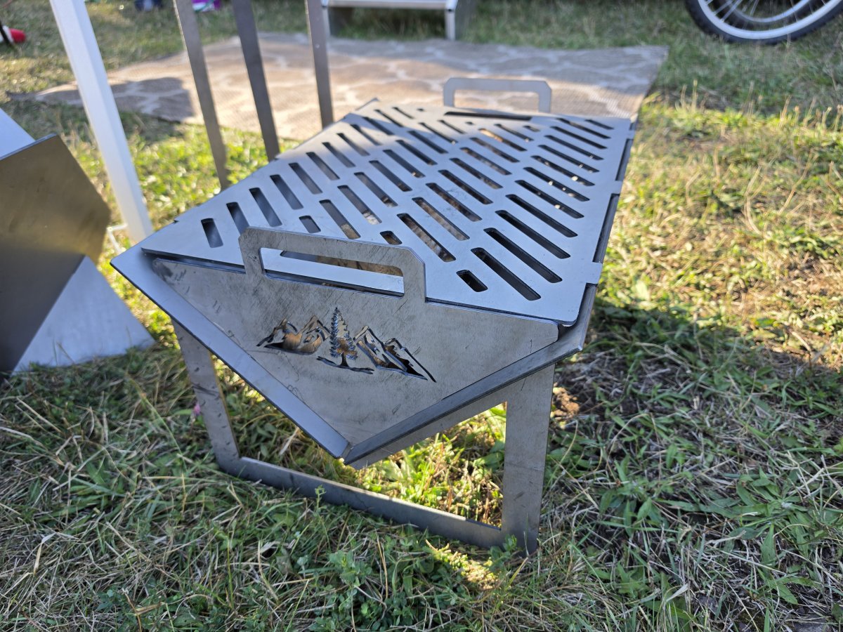 Collapsible V Grille